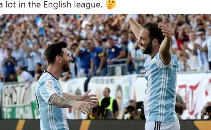Lionel Messi dan Gonzalo Higuain merayakan gol untuk timnas Argentina.