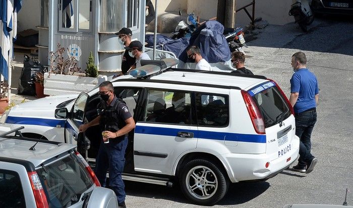 Jumat (21/8/2020) siang waktu setempat Harry Maguire dan 2 terdakwa lain hadir di pengadilan pulau Syros untuk menjalani sidang dugaan penyerangan polisi di Mykonos.