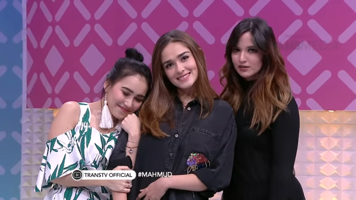 Ayu Ting Ting, Yasmine Wildblood dan Nia Ramadhani