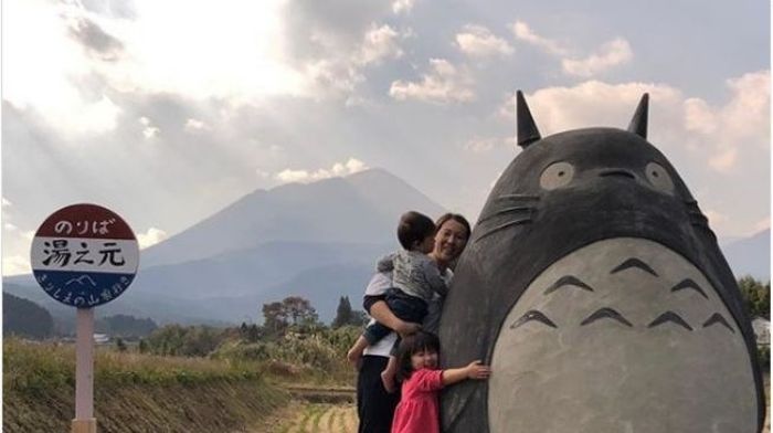 Halte Totoro ada di dunia nyata nih. Dibuat oleh sepasang lansia untuk cucunya