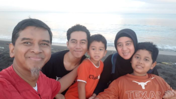 potret Kukuh, istri pertama dan 3 anaknya