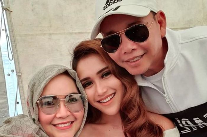 Keluarga Ayu Ting Ting