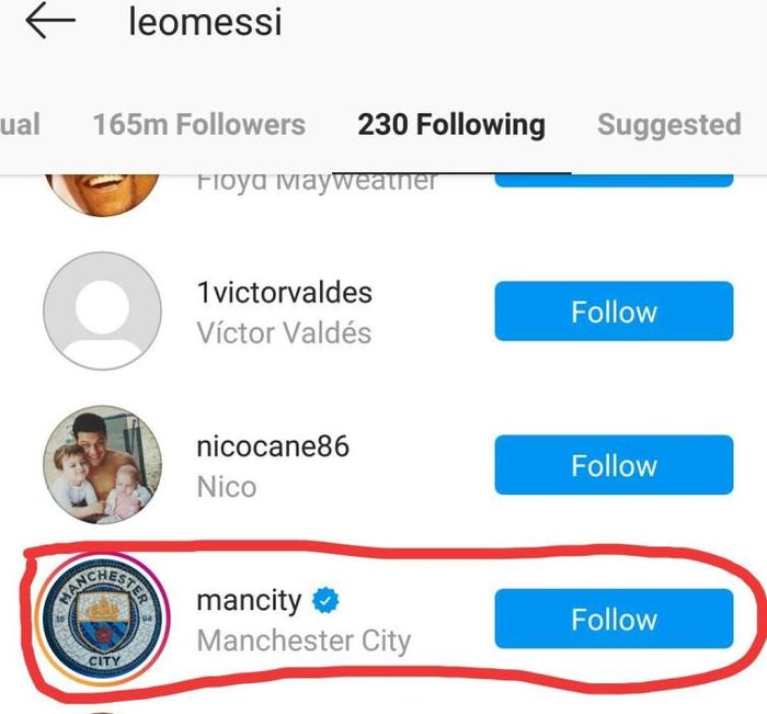 Lionel Messi mem-follow akun Manchester City di Instagram miliknya.