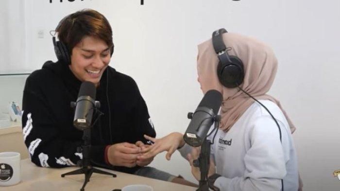 Rizky Billar dan Lesty Kejora.