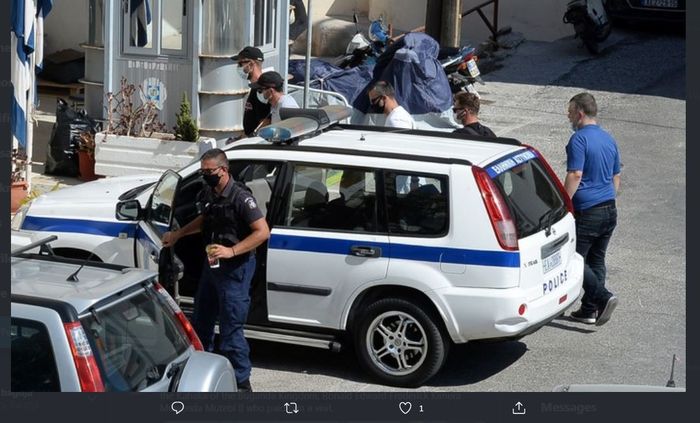 Jumat (21/8/2020) siang waktu setempat Harry Maguire dan 2 terdakwa lain hadir di pengadilan pulau Syros untuk menjalani sidang dugaan penyerangan polisi di Mykonos.