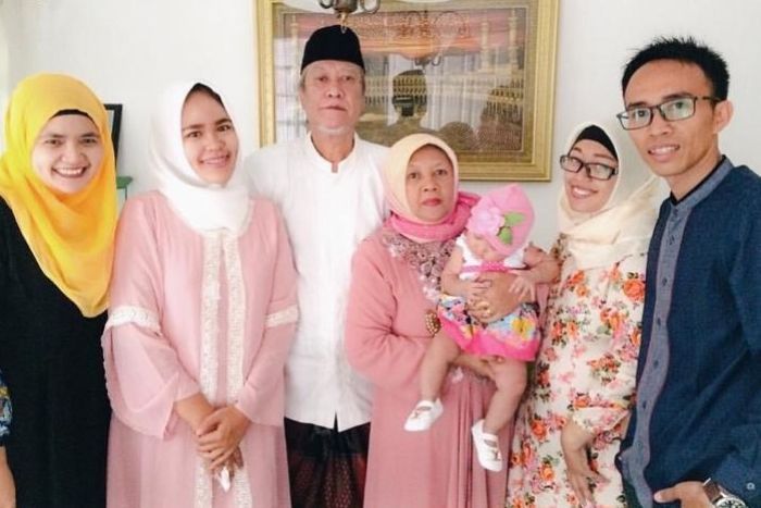 Dea Winnie saat bersama dengan orang-orag tersayang yang telah tiada karena Covid-19.