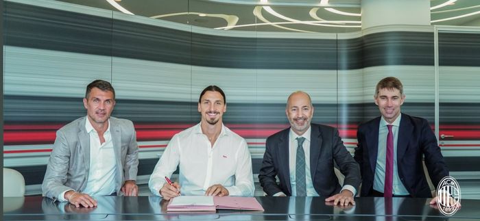 Zlatan Ibrahimovic resmi memperpanjang kontrak di AC Milan hingga 30 Juni 2021.