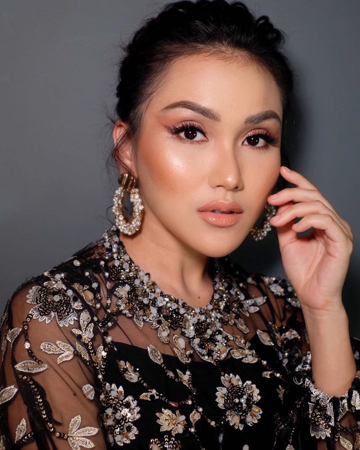 Pakai Busana Dress Transparan, Tampilan Seksi Ayu Ting Ting Justru Mencuri Perhatian! Cantik 