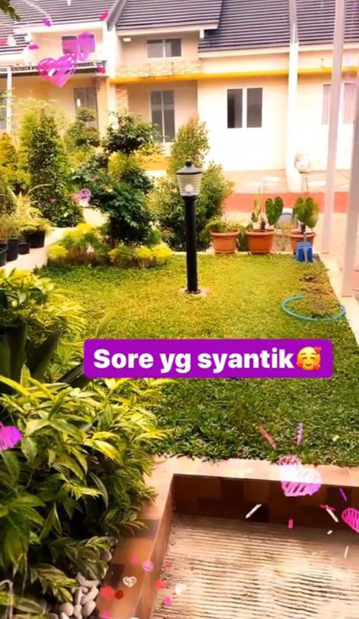 Rumah Rina Rosdiana, kakak tiri Syahrini
 