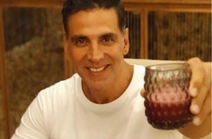 Blusukan ke hutan, Akshay Kumar cicipi teh kotoran gajah di Bear Grylls Into The Wild