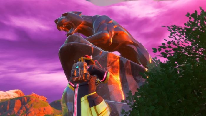 Display of the Black Panther statue in the game Fortnite.