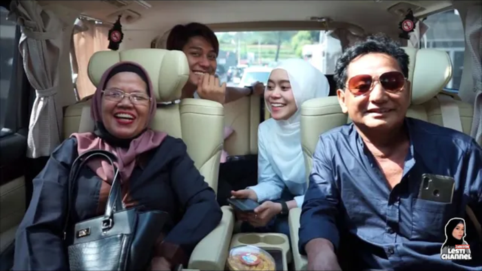 Orangtuanya bongkar rahasia masa lalu Billar di depan Lesty Kejora