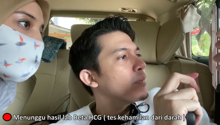 Saat <a href='https://kupang.tribunnews.com/tag/zaskia-sungkar' title='Zaskia Sungkar'>Zaskia Sungkar</a> dan <a href='https://kupang.tribunnews.com/tag/irwansyah' title='Irwansyah'>Irwansyah</a> membuka hasil pemeriksaan kehamilan