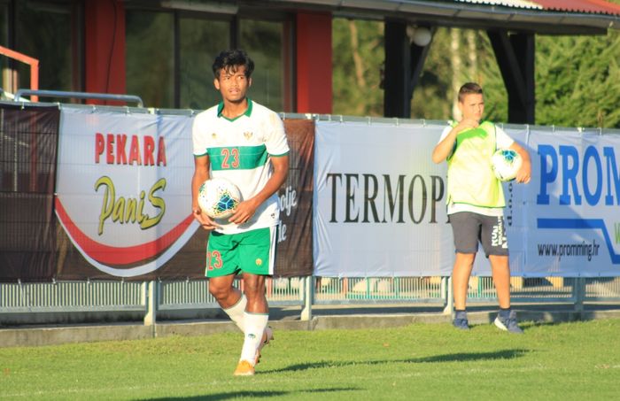 Bek timnas Indonesia U-19, Bayu Mohammad Fiqri, saat melawan Bulgaria, Sabtu (5/9/2020).
