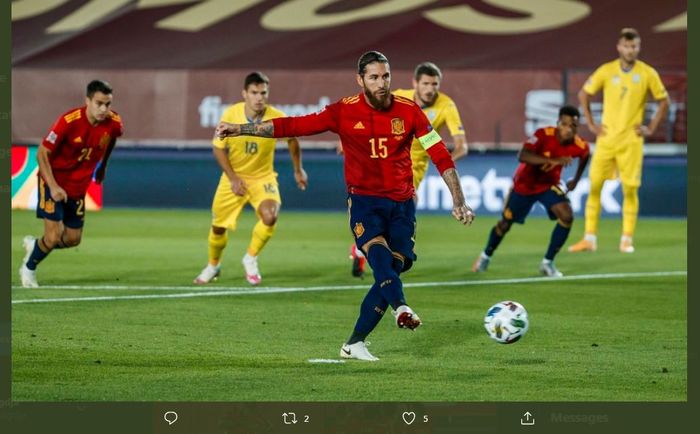 Sergio Ramos cetak gol penalti untuk timnas Spanyol ke gawang Ukraina pada laga UEFA Nations League di Stadion Alfredo Di Stefano, Madrid, 6 September 2020.