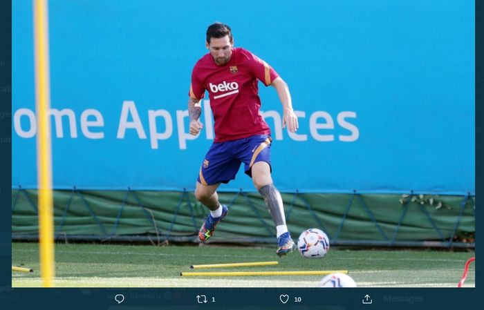Lionel Messi kembali menjalani sesi latihan Barcelona setelah pembatalan keputusannya hengkang pada musim panas ini.