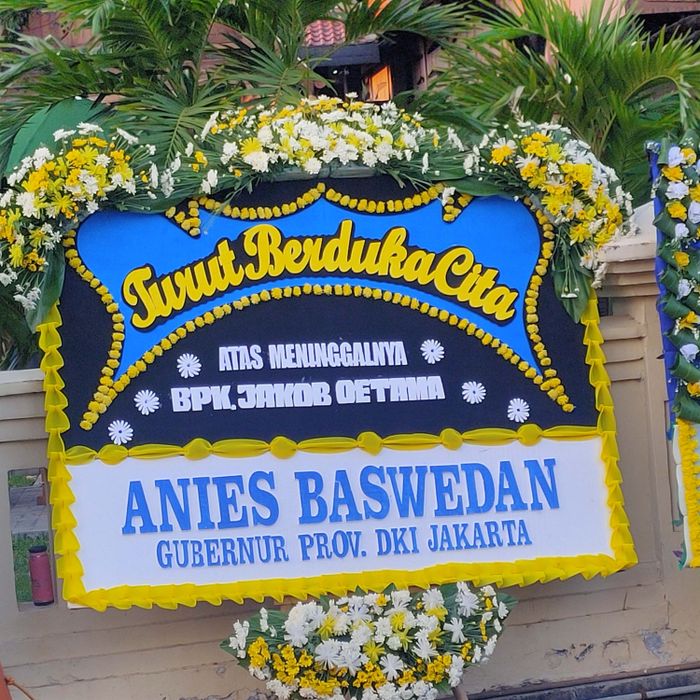 Area Gedung Kompas Gramedia Dibanjiri Karangan Bunga Duka Cita Untuk Jakob Oetama Mulai Dari Pejabat Publik Hingga Pengusaha Semua Halaman Grid Id