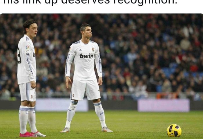 Mesut Oezil dan Cristiano Ronaldo saat masih memperkuat Real Madrid.