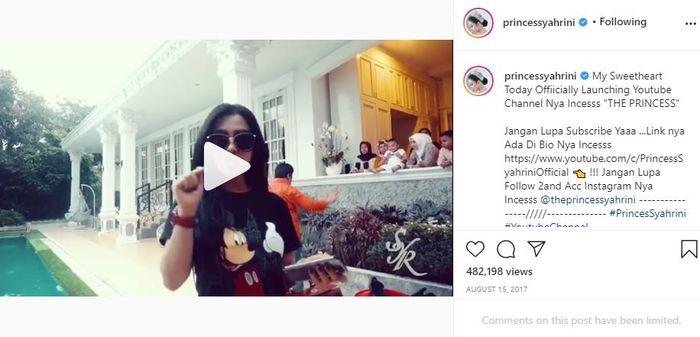 Kolam renang Syahrini
