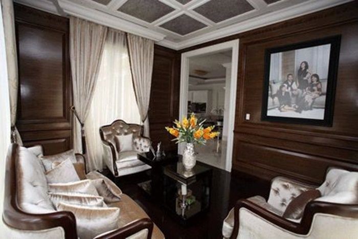 Ruang tamu di rumah Nikita Willy