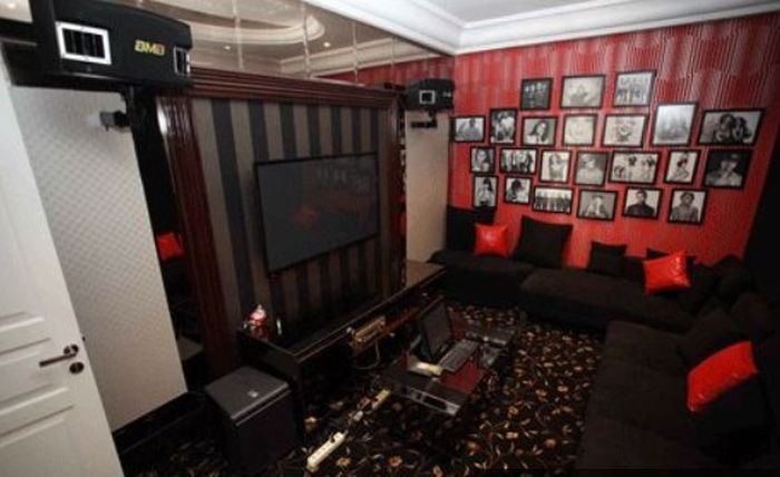 Ruang karaoke di rumah Nikita Willy