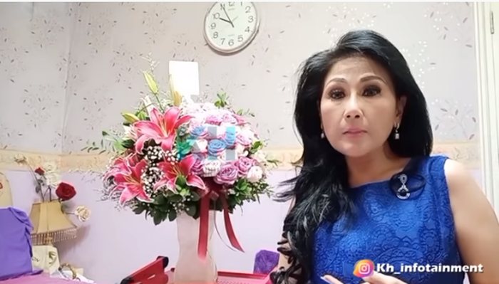Lita Gading minta Lesty Kejora berhati-hati.
 