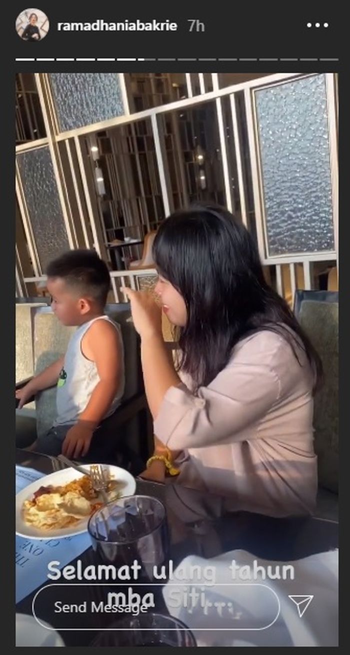 Nia Ramadhani beri kejutan untuk pengasuh anak bungsunya