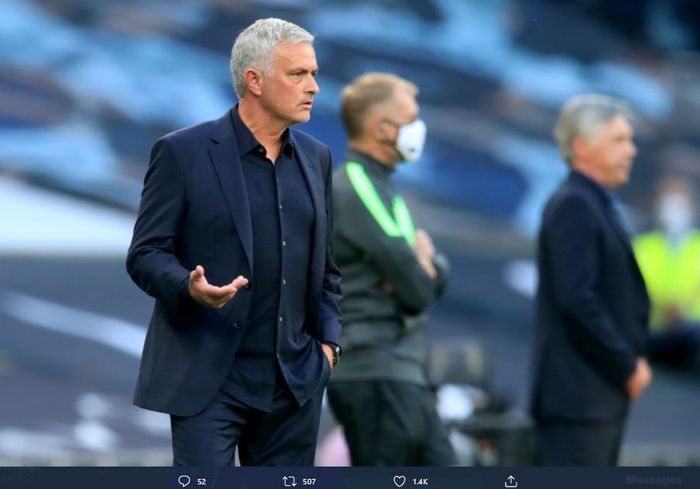 Ekspresi Jose Mourinho dalam laga Tottenham Hotspur melawan Everton pada pekan pertama Liga Inggris 2020-2021.