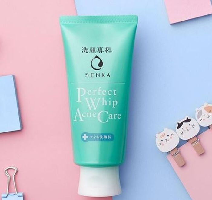 Senka Perfect Whip Acne Care. 