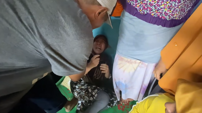 Adik Nenek Iroh tiba-tiba menangis histeris saat tim Baim Wong datang