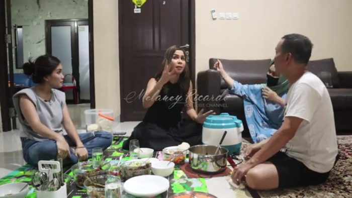 Ayu Ting Ting, Melaney Ricardo, Abdul Rozak