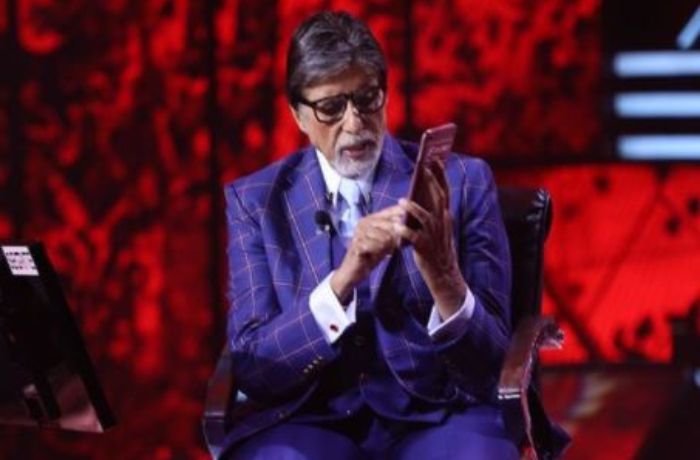 Amitabh Bachchan mengaku masih mampu bekerja 12 hingga 14 jam setiap harinya. 