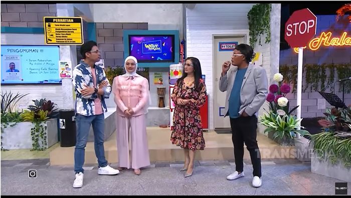 Rey Mbayang dan Dinda Hauw di acara Iis Dahlia dan Sule