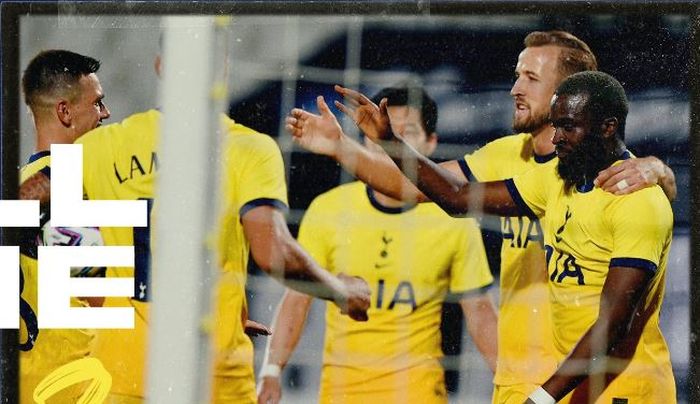 Para pemain Tottenham Hotspur merayakan gol yang dicetak ke gawang Lokomotiv Plovdiv dalam laga babak kualifikasi II Liga Europa di Stadion Lokomotiv Plovdiv, Kamis (17/9/2020).