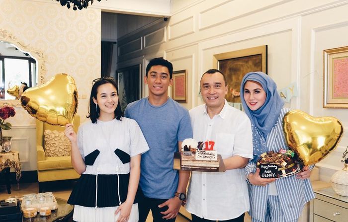 Keluarga Marini dengan Chelsea Island