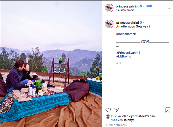 Syahrini dan Reino Barack saat liburan di Bromo