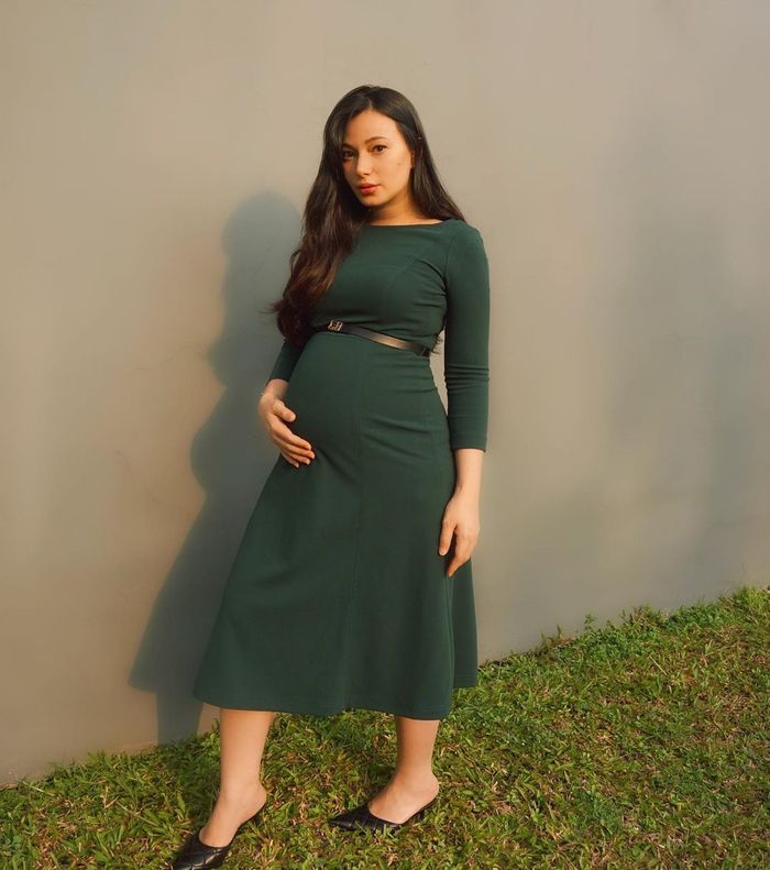 5 Inspirasi Outfit Nyaman Untuk Ibu Hamil Ala Asmirandah Tetap Modis Dengan Perut Buncit Semua Halaman Stylo 5 Inspirasi Outfit Nyaman Untuk Ibu Hamil Ala Asmirandah Tetap Modis Dengan Perut Buncit Semua Halaman Stylo