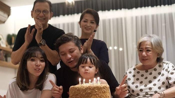 Momen perayaan ulang tahun yang dihadiri Gading Marten dan Gading Marten