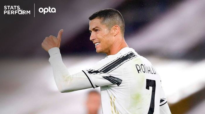 Megabintang Juventus, Cristiano Ronaldo, berhasil mencatatkan rekor 450 gol saat melawan AS Roma.