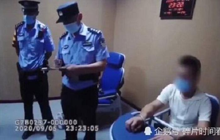 Tetapi dia justru senang ketika ditangkap polisi.