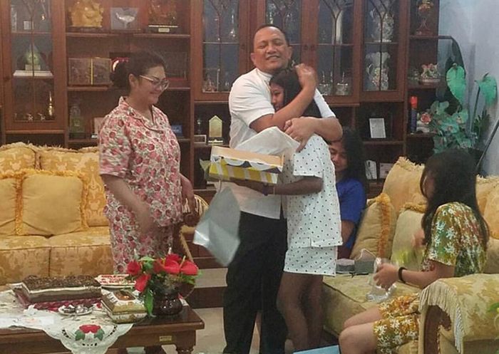 Ruang keluarga lain di rumah Bella Saphira