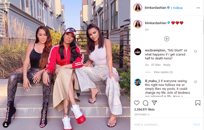 Unggahan terbaru Kim Kardashian yang menunjukkan jumlah jari ekstranya