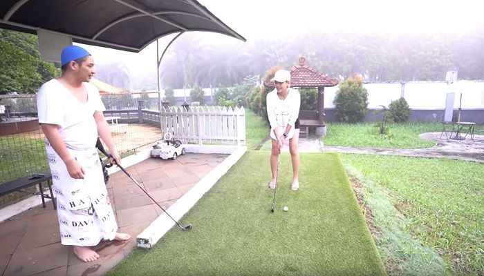 Lapangan golf pribadi di hunian Pasha Ungu