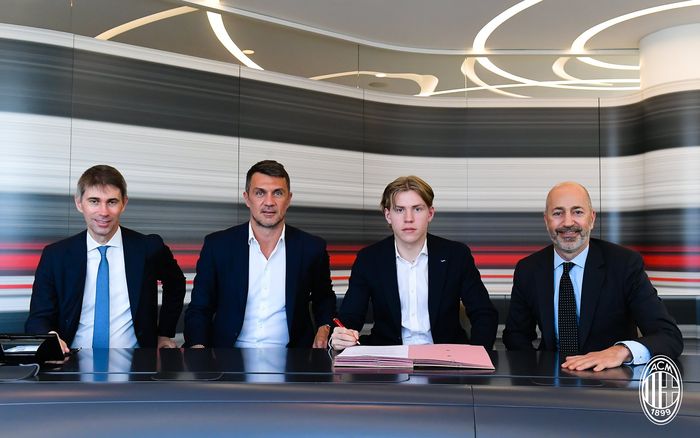 AC Milan secara resmi mendatangkan Jens Petter Hauge dari klub asal Norwegia, Bodo/Glimt. 