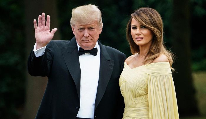 Presiden Amerika Serikat Donald Trump dan istrinya, Melania Trump dinyatakan postif Covid-19.