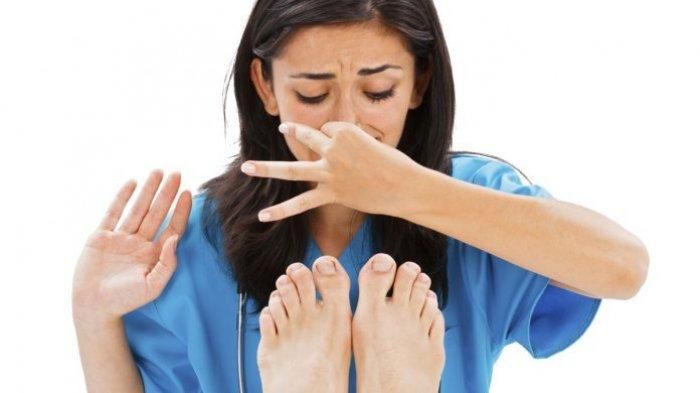 Hilangkan aroma bau kaki di sepatu dengan bahan alami ini