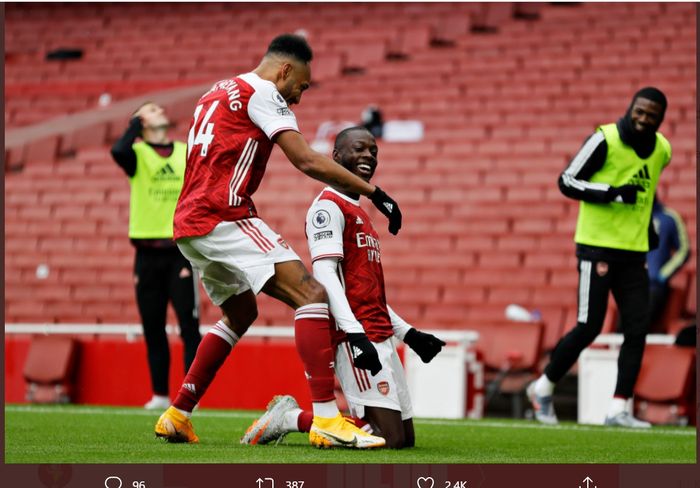 Nicolas Pepe, merayakan gol bersama Pierre-Emerick Aubameyang dalam laga Arsenal vs Sheffield United di Liga Inggris, Minggu (4/10/2020) di Emirates Stadium.