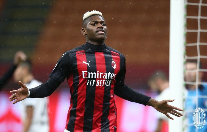 Selebrasi Rafael Leao usai mencetak gol ke gawang Spezia dalam kemenangan 3-0 AC Milan pada laga lanjutan Liga Italia 2020-2021.