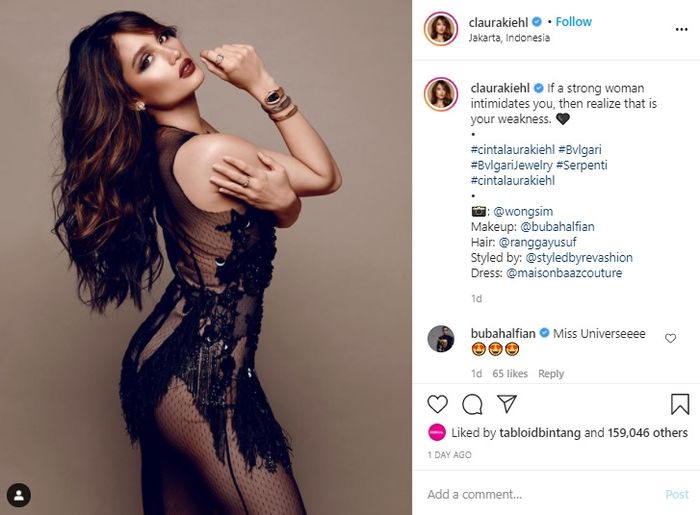 Cinta Laura jadi omongan netizen usai pamer foto saat memakai balutan gaun transparan.