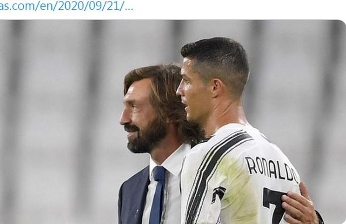 Pelatih Juventus, Andrea Pirlo, merangkul Cristiano Ronaldo.